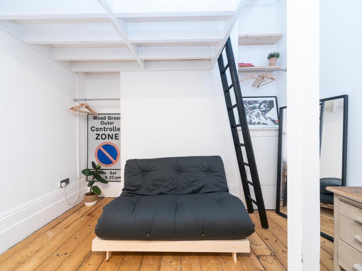 Pass The Keys Rustic And Quirky Flat In Charming Charlton Village London Kültér fotó