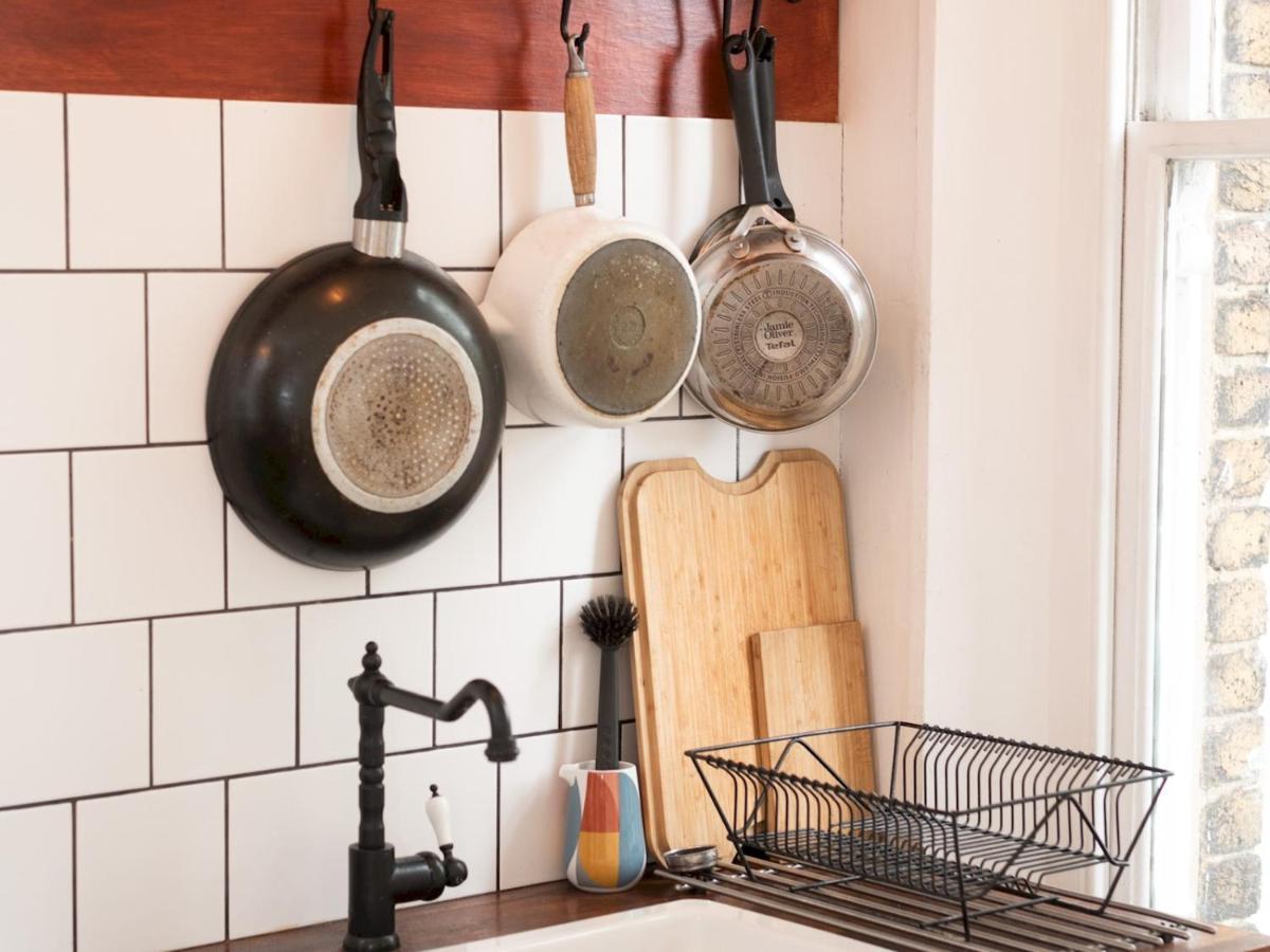 Pass The Keys Rustic And Quirky Flat In Charming Charlton Village London Kültér fotó