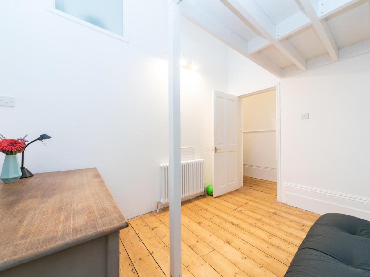 Pass The Keys Rustic And Quirky Flat In Charming Charlton Village London Kültér fotó