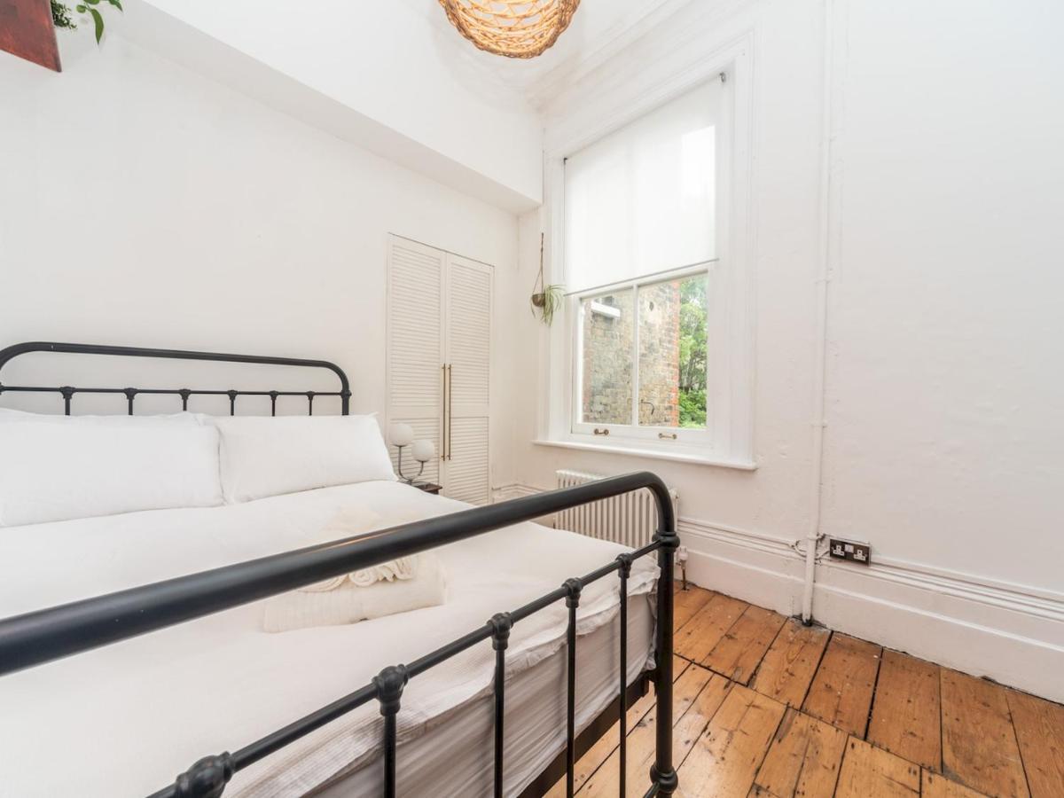 Pass The Keys Rustic And Quirky Flat In Charming Charlton Village London Kültér fotó